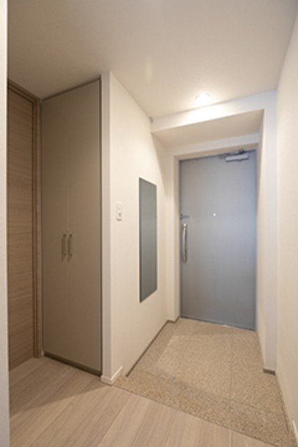 ※写真は同タイプ住戸です。(玄関)