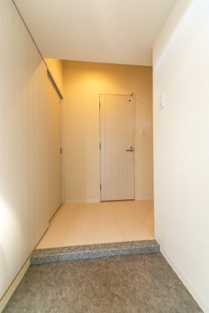 ※写真は同タイプ住戸です。(玄関)