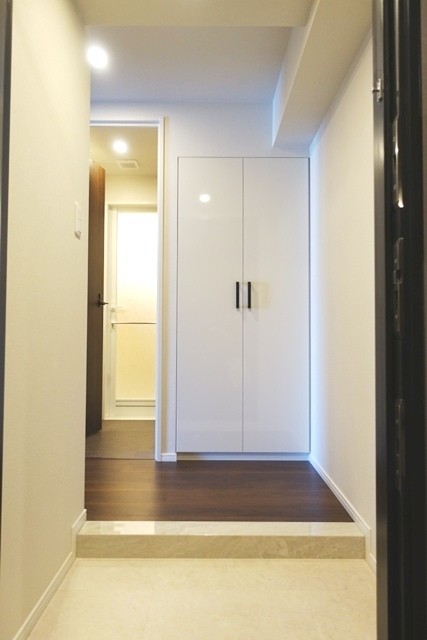※写真は同タイプ住戸です。(玄関)