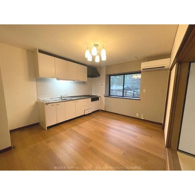 リビング フロアタイル新品(居間)