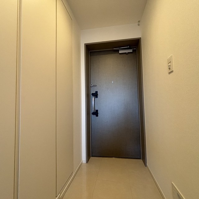 ※写真は同タイプ住戸です。(玄関)