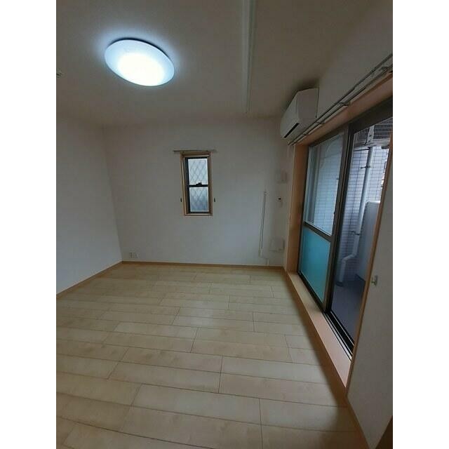 (居間)