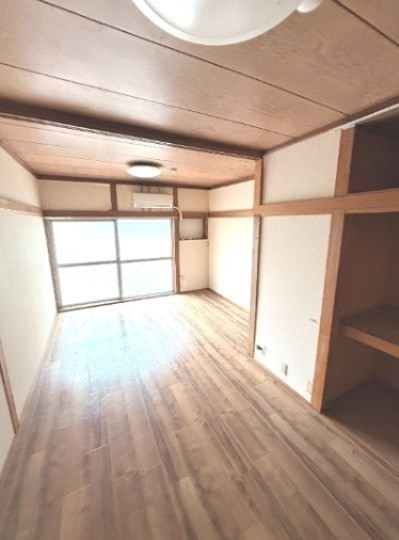 (居間)