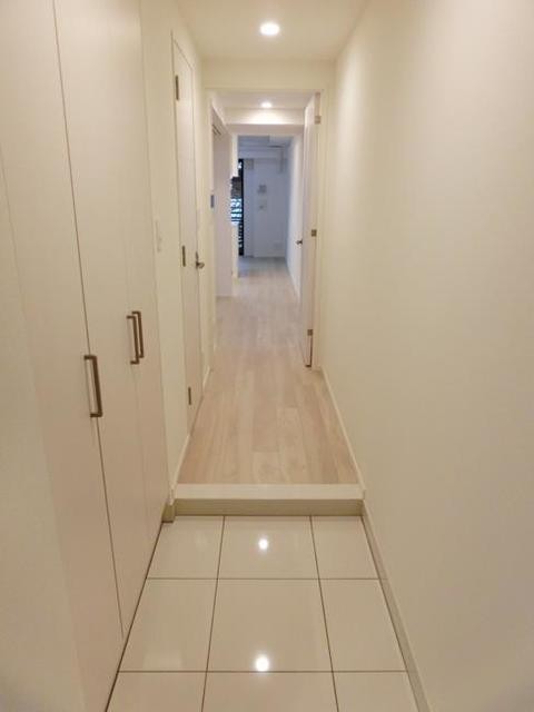※写真は同タイプ住戸です。(玄関)
