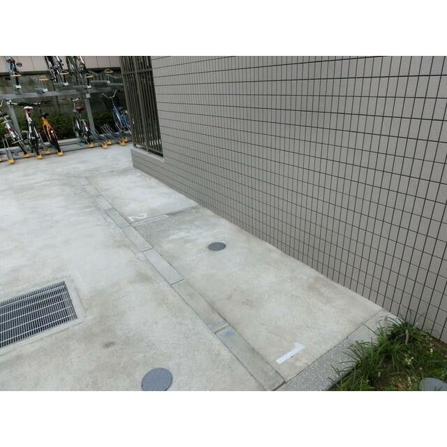 バイク駐輪場