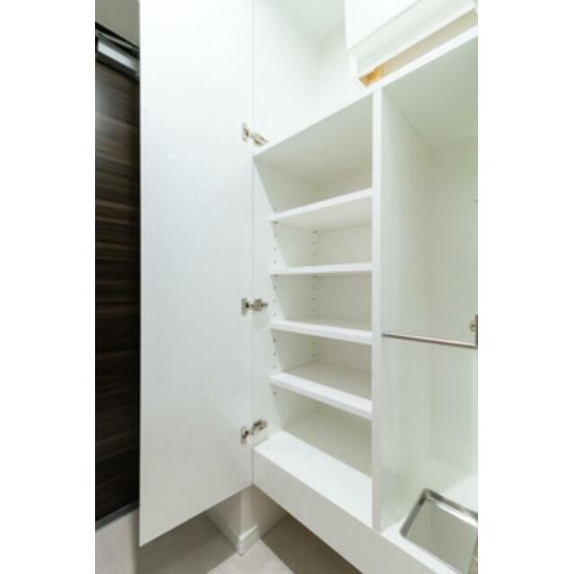 ※写真は同タイプ住戸です。(玄関)