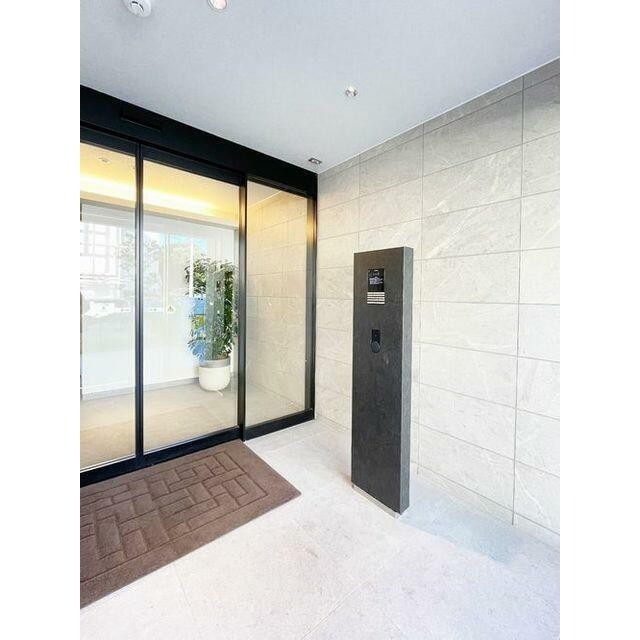 共用玄関はオートロック仕様です。防犯カメラを設置しています。(その他建物画像)