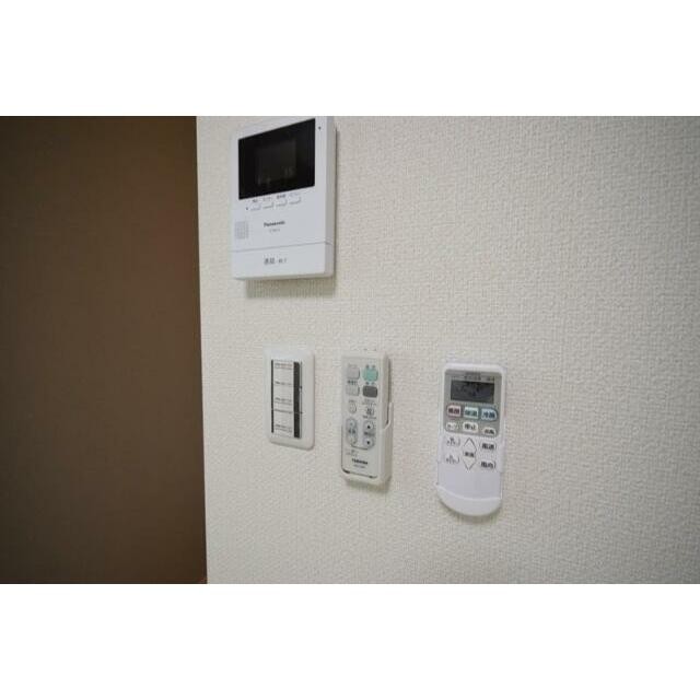 来訪者と顔見て話せるモニター付インターホン