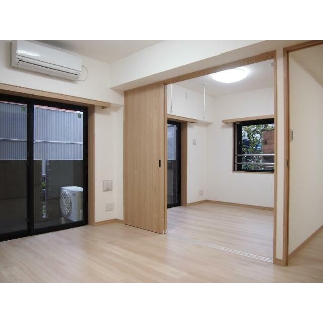 (居間)