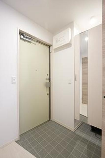 ※写真は同タイプ住戸です。(玄関)