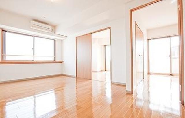 ※写真は同タイプ住戸です。(居間)