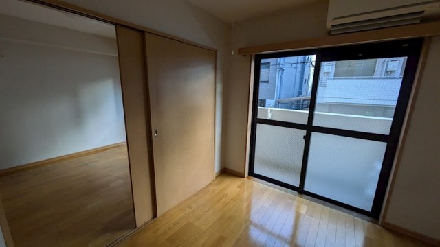 (居間)
