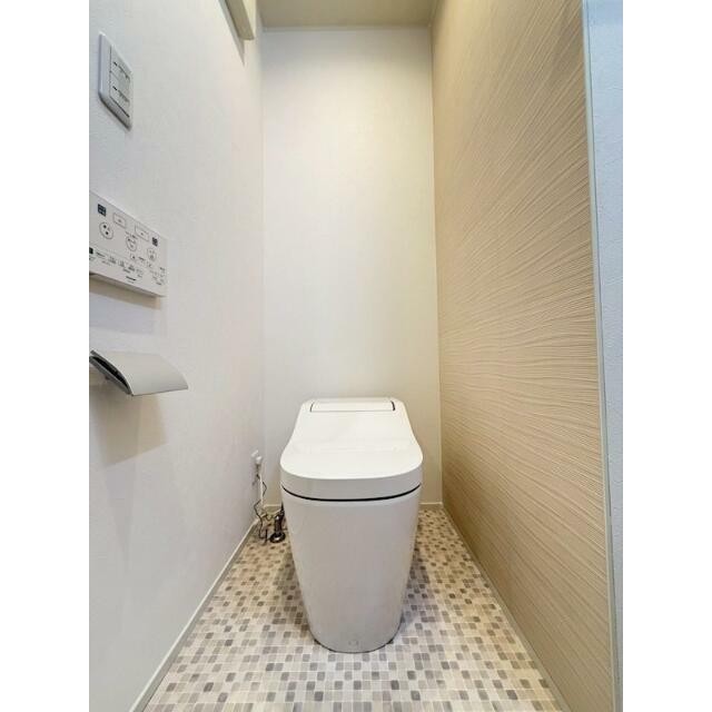 人気のバストイレ別。温水洗浄便座付きのトイレで、毎日をより衛生的かつ快適に過ごせるお部屋です。(内装)