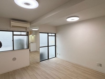 (居間)