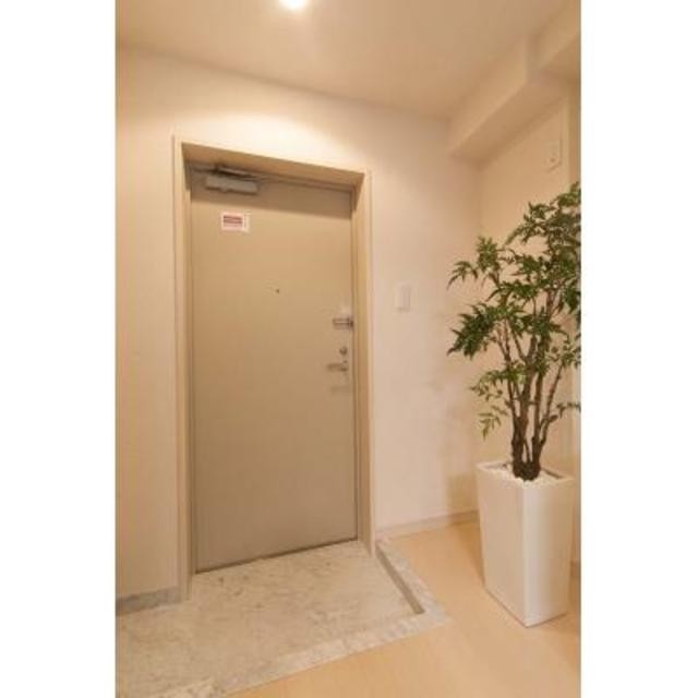 ※写真は同タイプ住戸です。(玄関)
