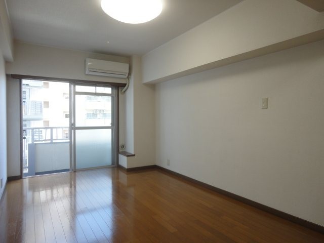 (居間)