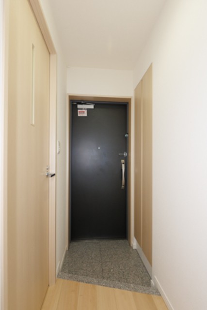 ※写真は同タイプ住戸です。(玄関)