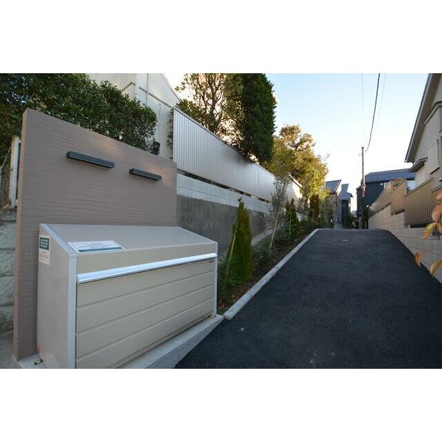 建物敷地内に専用ダストBOXございます♪