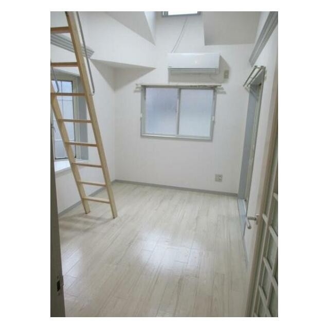 別部屋参照写真になります。(居間)