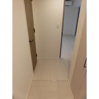 ※写真は同タイプ住戸です。(玄関)