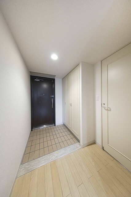 ※写真は同タイプ住戸です。(玄関)