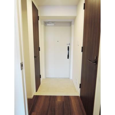 ※写真は同タイプ住戸です。(玄関)