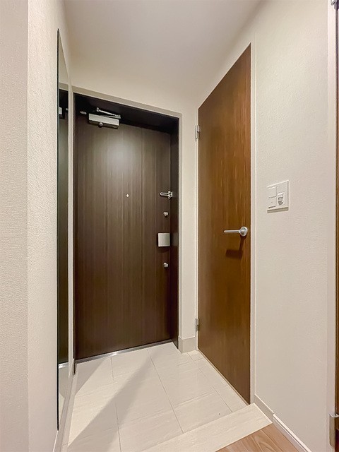 ※写真は同タイプ住戸です。(玄関)