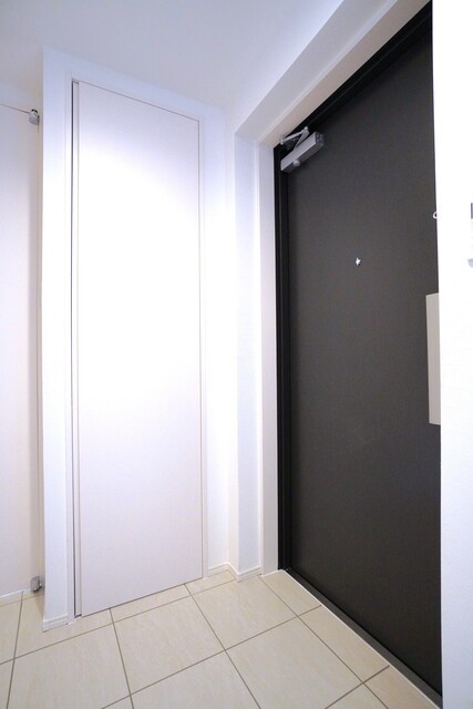 ※写真は同タイプ住戸です。(玄関)