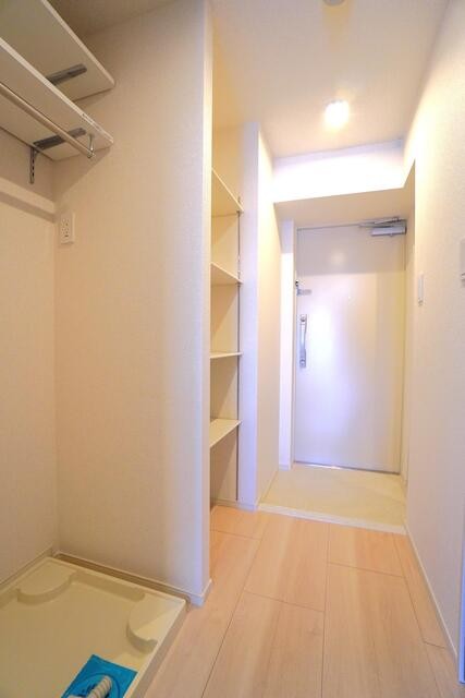 ※写真は同タイプ住戸です。(玄関)