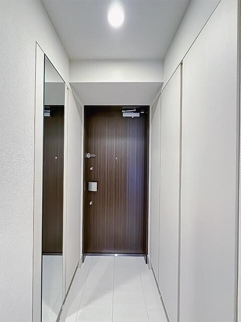 ※写真は同タイプ住戸です。(玄関)