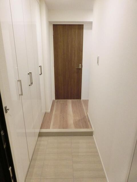 ※写真は同タイプ住戸です。(玄関)