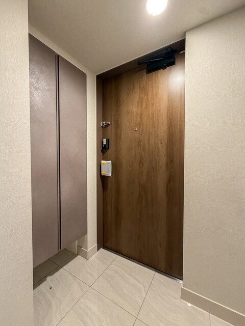 ※写真は同タイプ住戸です。(玄関)