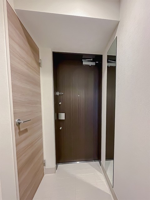 ※写真は同タイプ住戸です。(玄関)