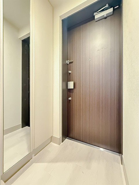 ※写真は同タイプ住戸です。(玄関)