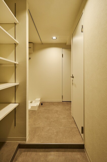 ※写真は同タイプ住戸です。(玄関)