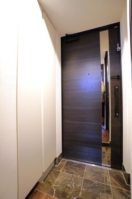 ※写真は同タイプ住戸です。(玄関)