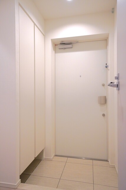 ※写真は同タイプ住戸です。(玄関)