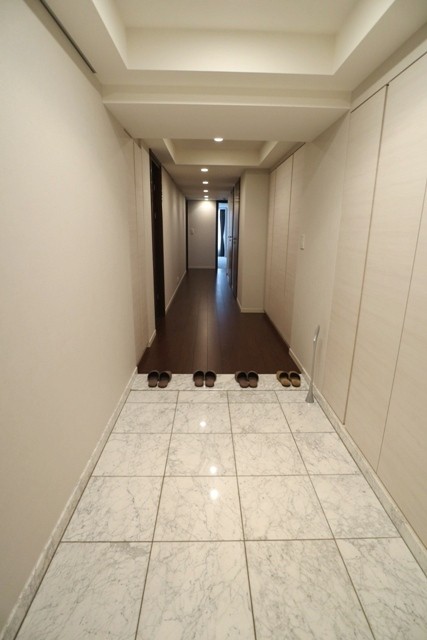 ※写真は同タイプ住戸です。(玄関)