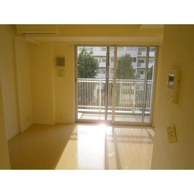 ※写真は同タイプ住戸です。(居間)