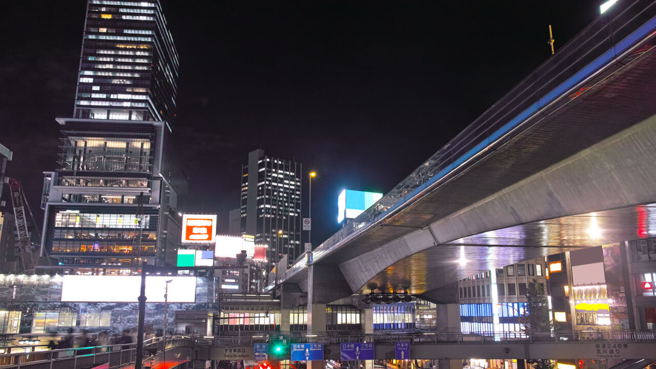 この画像は「渋谷からタクシーで3000円以内のおすすめの駅！TOP5」のサムネイル画像です。